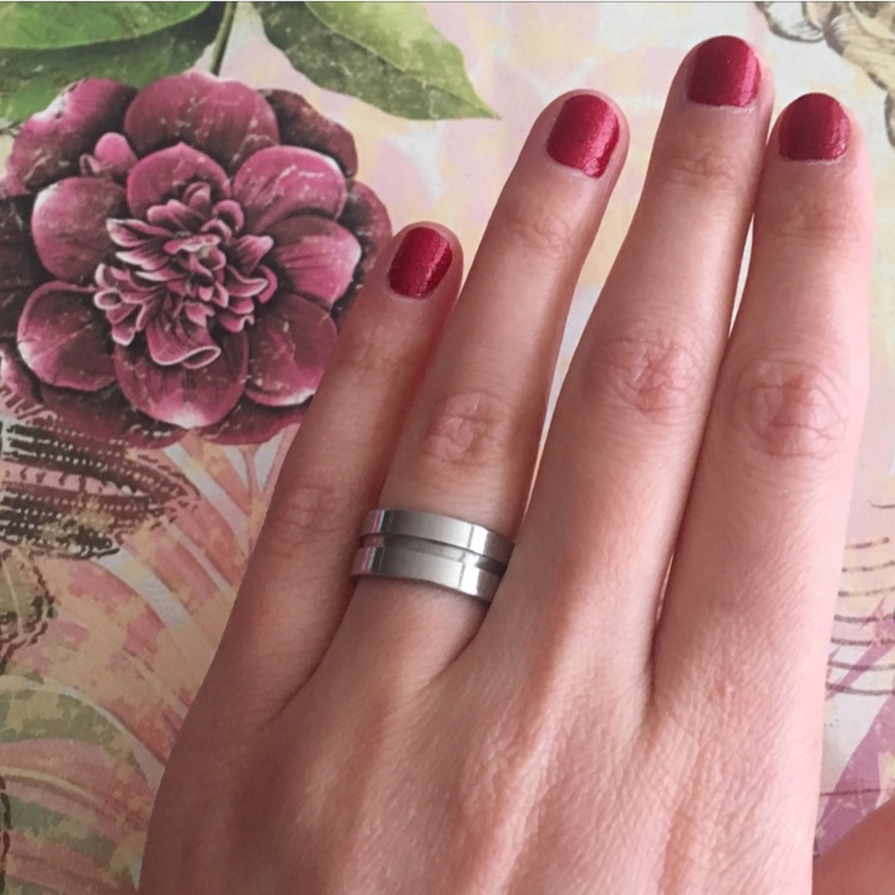 Silver Tone Wedding Style Band Ring